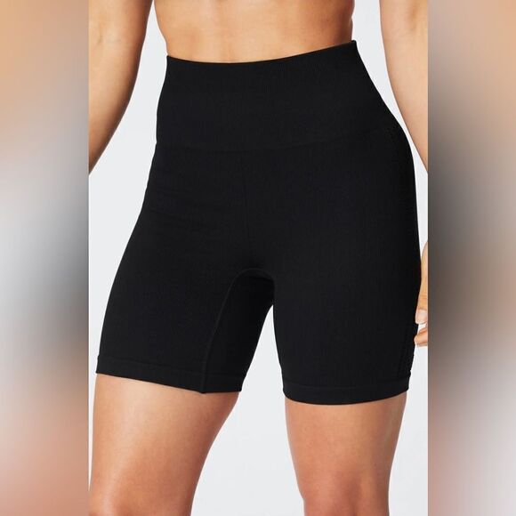 NWT! Fabletics Sync Seamless High-Waisted 6'' Short - Size Small - Black C34 - Picture 3 of 7